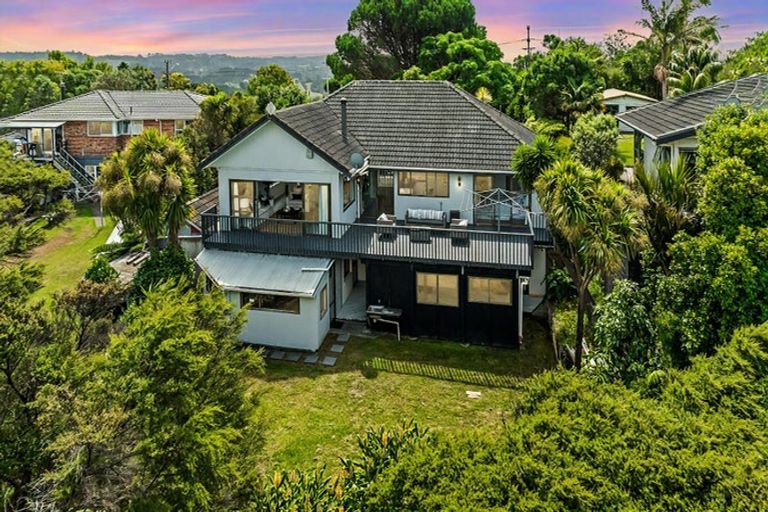 Photo of property in 1070 Scenic Drive North, Swanson, Auckland, 0816