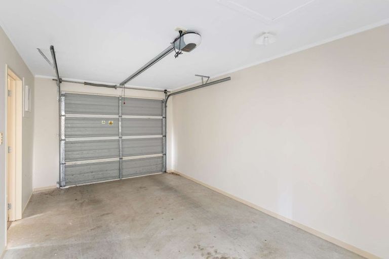 Photo of property in 40 Regents Park Place, Westgate, Auckland, 0614