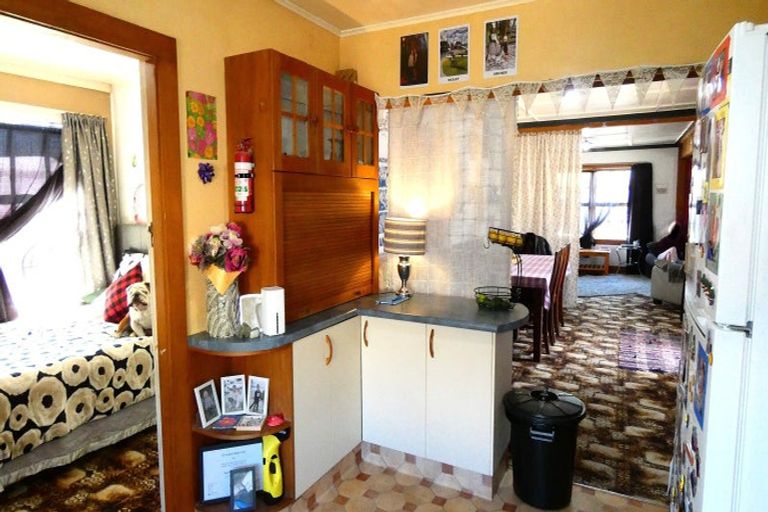 Photo of property in 58 Brougham Street, Westport, 7825