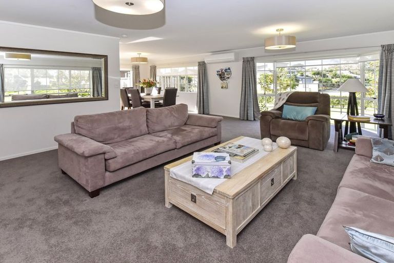 Photo of property in 1 Tolvah Place, Wattle Downs, Auckland, 2103