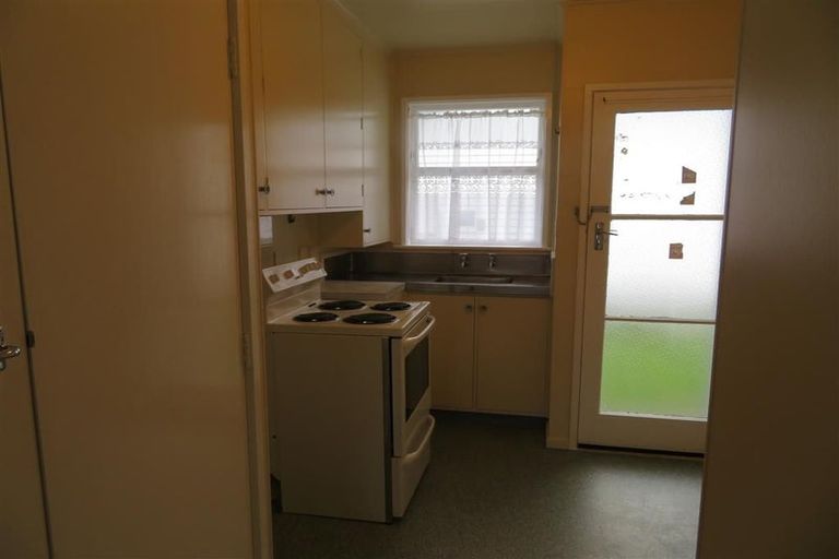 Photo of property in 1/136-138 Waddington Drive, Naenae, Lower Hutt, 5011
