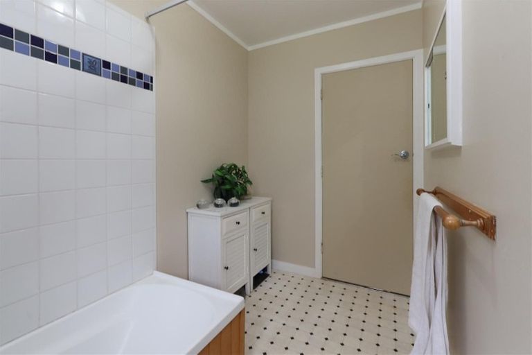 Photo of property in 24 Melrose Avenue, Owhata, Rotorua, 3010