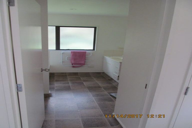 Photo of property in 12a Wicklam Lane, Greenhithe, Auckland, 0632