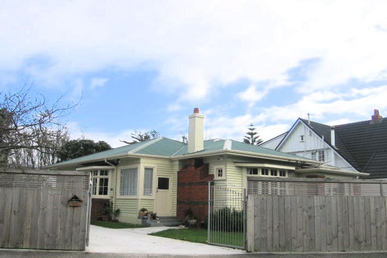 Photo of property in 43 Hautana Street, Woburn, Lower Hutt, 5010