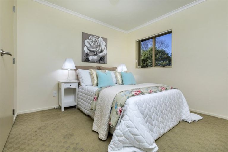 Photo of property in 1 Burton's Drive, Swanson, Auckland, 0614