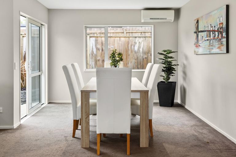 Photo of property in 31a Cliff View Drive, Green Bay, Auckland, 0604