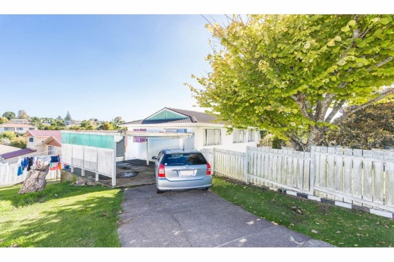 Photo of property in 1 Leo Street, Glen Eden, Auckland, 0602
