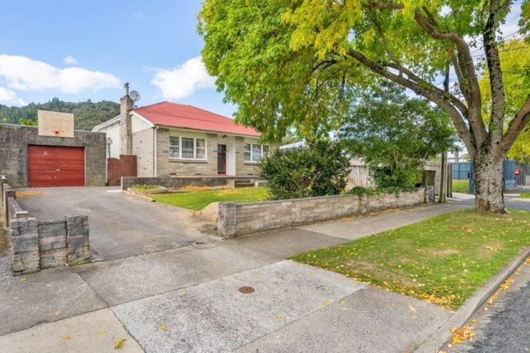 Photo of property in 43 Seddon Street, Wallaceville, Upper Hutt, 5018