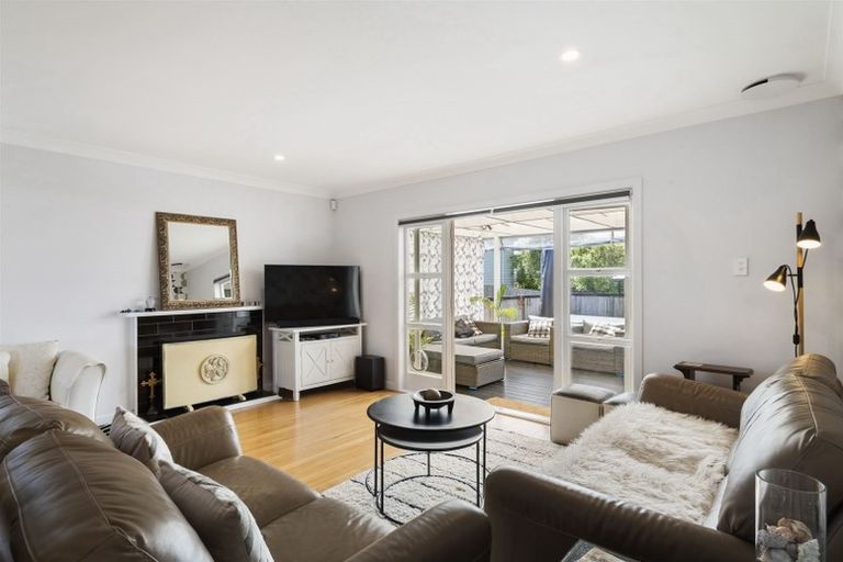 Photo of property in 1/63 Gladstone Road, Northcote, Auckland, 0627