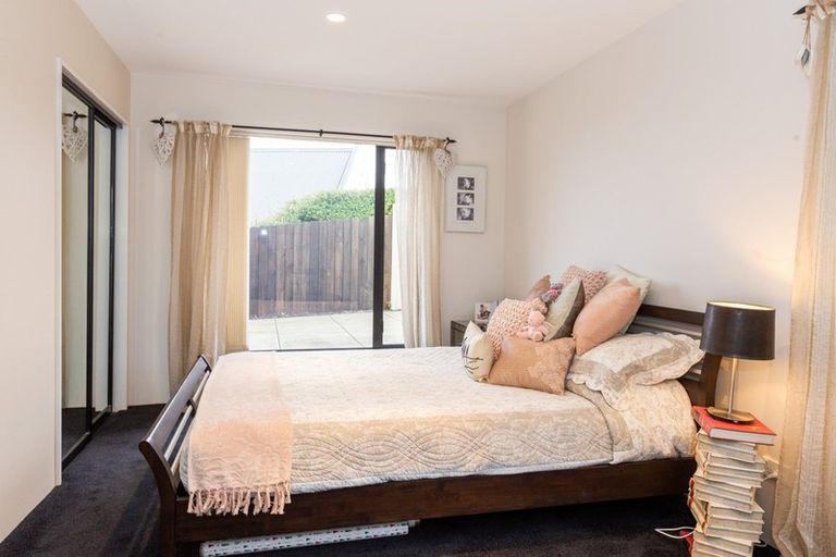 Photo of property in 30 Drayton Drive, Mount Pleasant, Christchurch, 8081