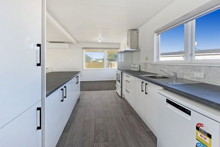 Photo of property in 28 Langley Avenue, Milson, Palmerston North, 4414