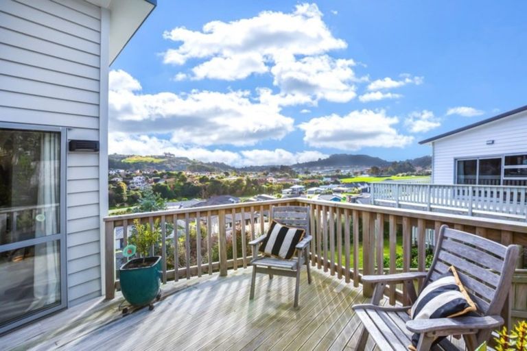 Photo of property in 16 Bluejacket Place, Whitby, Porirua, 5024