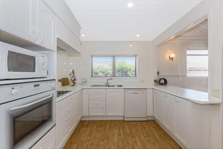 Photo of property in 9b Centreway Road, Orewa, 0931