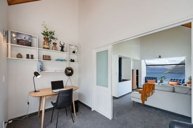 Photo of property in 67 Wynyard Crescent, Fernhill, Queenstown, 9300