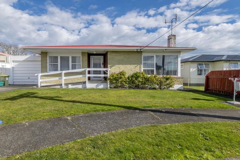 Photo of property in 7 Carlisle Street, Levin, 5510