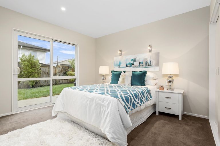 Photo of property in 31a Cliff View Drive, Green Bay, Auckland, 0604