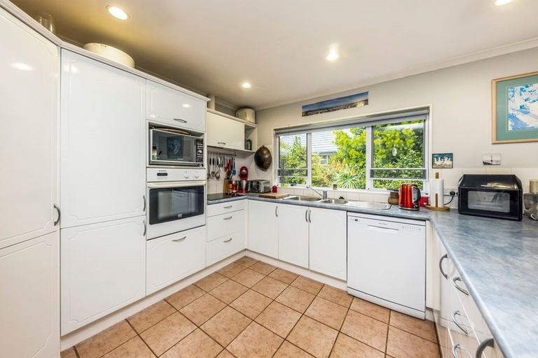Photo of property in 20 Lothian Brae, Wattle Downs, Auckland, 2103