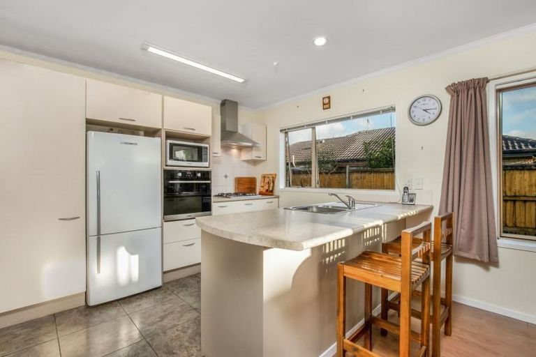 Photo of property in 49 Sandwick Drive, Weymouth, Auckland, 2103