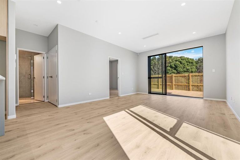 Photo of property in 36 Whakairo Crescent, Gulf Harbour, Whangaparaoa, 0930