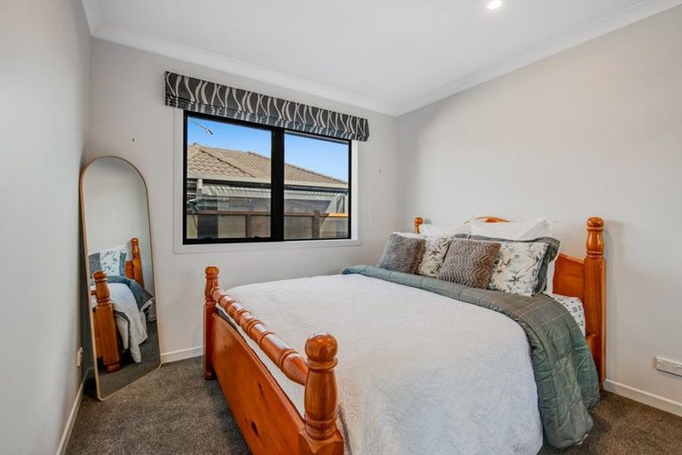 Photo of property in 7 Raabia Close, Parakai, 0830