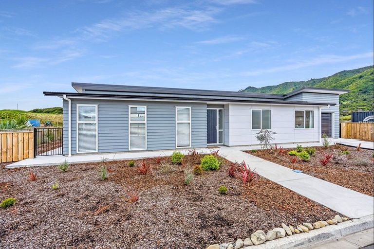 Photo of property in 3 Tapuhikura Street, Waikanae, 5036