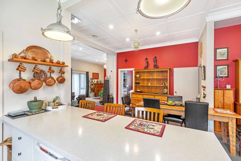 Photo of property in 100 Cole Street, Dannevirke, 4930