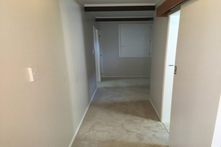 Photo of property in 33 Trelawn Place, Cockle Bay, Auckland, 2014