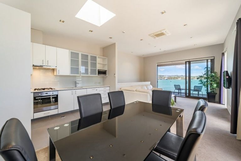 Photo of property in Patent 326 Apartments, 201h/326 Evans Bay Parade, Hataitai, Wellington, 6021