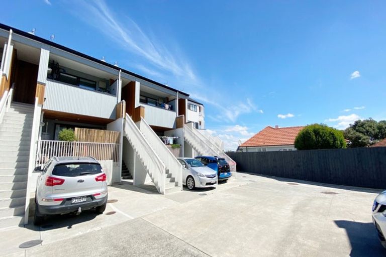 Photo of property in 5/2 Frances Bryers Road, Hobsonville, Auckland, 0616