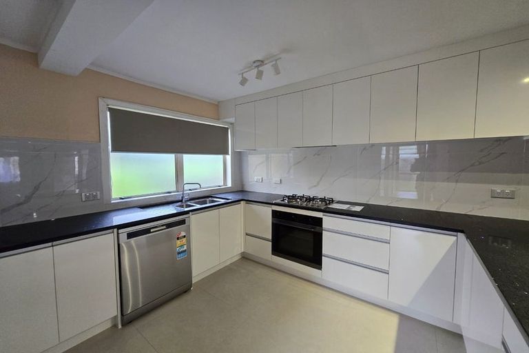 Photo of property in 241 Great North Road, Henderson, Auckland, 0612