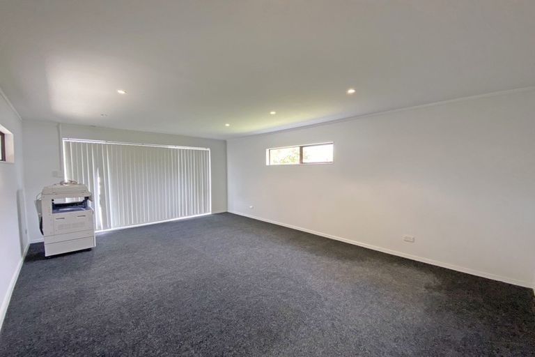 Photo of property in 65 Edgewater Drive, Pakuranga, Auckland, 2010