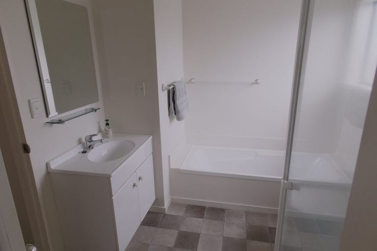 Photo of property in 5/5 Kilham Avenue, Northcote, Auckland, 0627