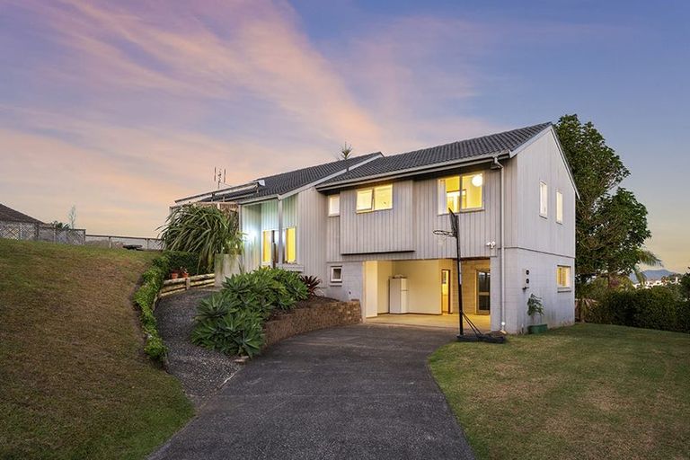 Photo of property in 13 Prestige Place, Castor Bay, Auckland, 0620
