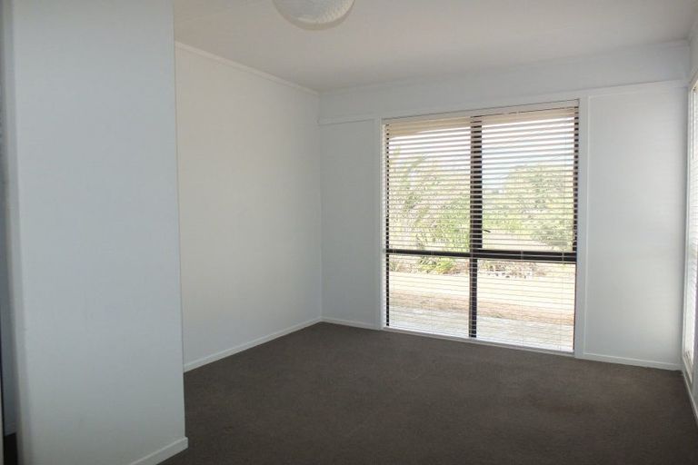 Photo of property in 3 Brown Terrace, Foxton Beach, Foxton, 4815