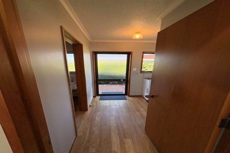 Photo of property in 2/38 Chipping Lane, Redwood, Christchurch, 8051