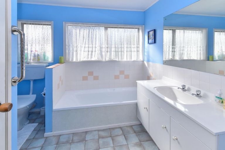 Photo of property in 18 Pinehurst Place, Wattle Downs, Auckland, 2103