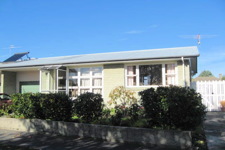 Photo of property in 2/5 Chislehurst Place, Bryndwr, Christchurch, 8052