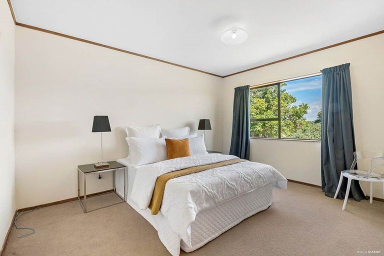 Photo of property in 131 Chivalry Road, Glenfield, Auckland, 0629