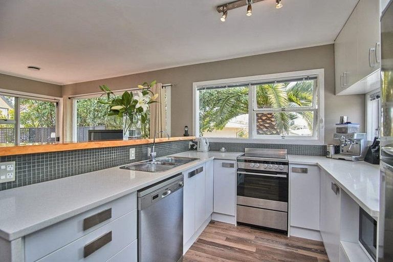 Photo of property in 214b Birkdale Road, Birkdale, Auckland, 0626