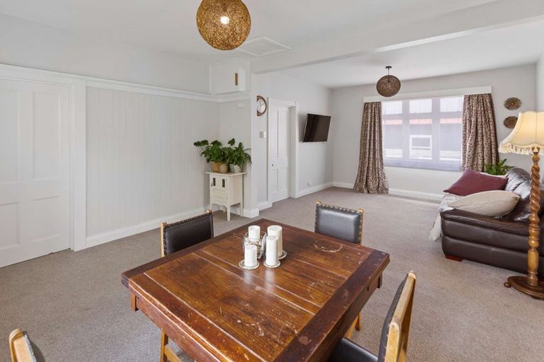 Photo of property in 2 Ngahina Street, Marton, 4710