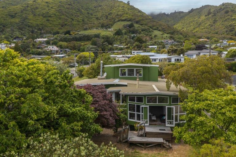 Photo of property in 84 Winara Avenue, Waikanae, 5036