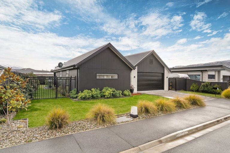 Photo of property in 19 Quigley Crescent, Cromwell, 9310