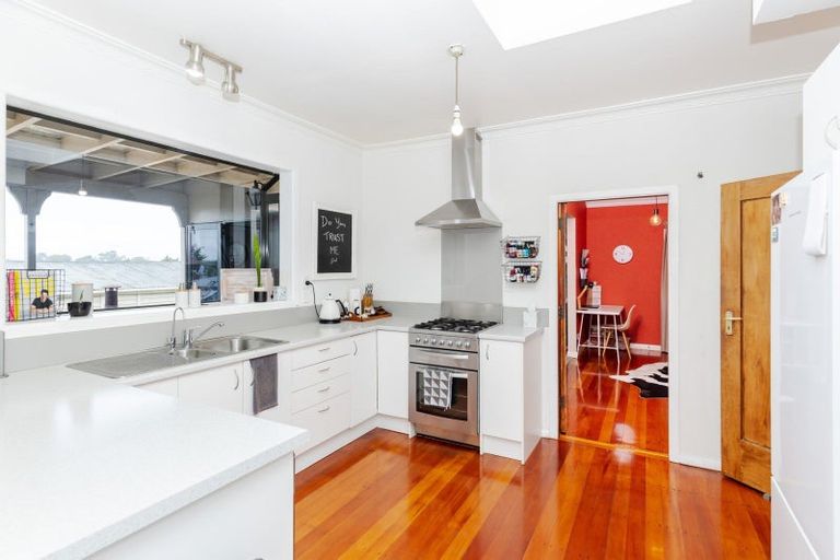 Photo of property in 90 Forest Lake Road, Forest Lake, Hamilton, 3200