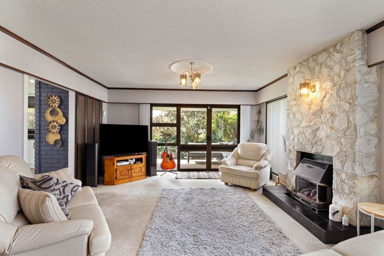Photo of property in 55 Rhodes Drive, Kelvin Grove, Palmerston North, 4414