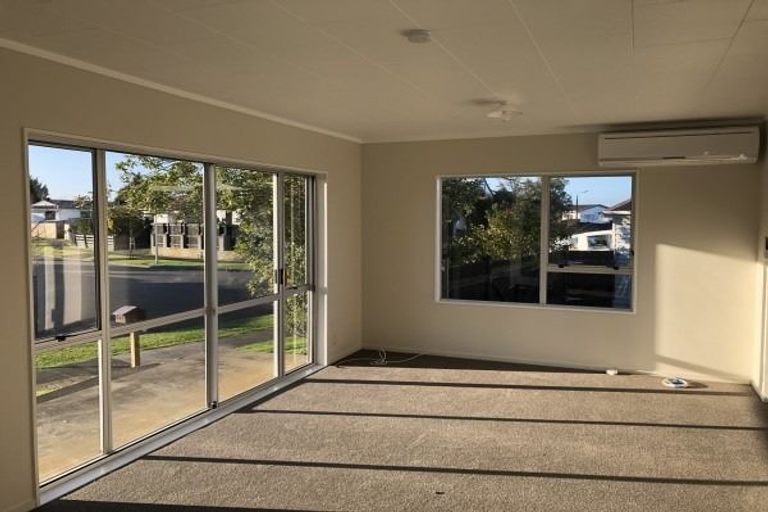 Photo of property in 10 Jupiter Street, Milson, Palmerston North, 4414