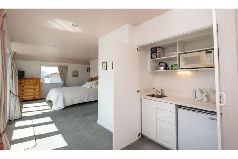 Photo of property in 37 Holly Road, St Albans, Christchurch, 8014