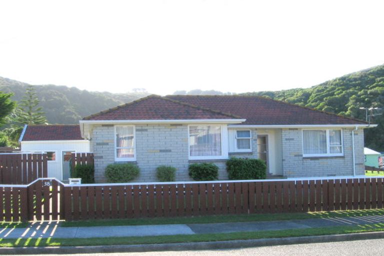 Photo of property in 38 Mahinawa Street, Takapuwahia, Porirua, 5022