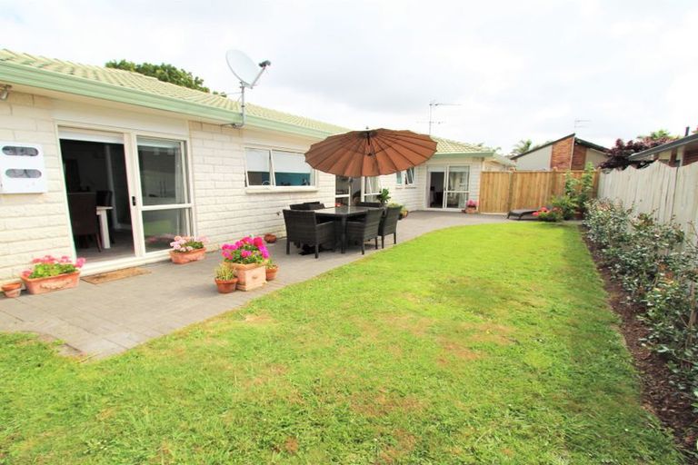 Photo of property in 1 Tolvah Place, Wattle Downs, Auckland, 2103
