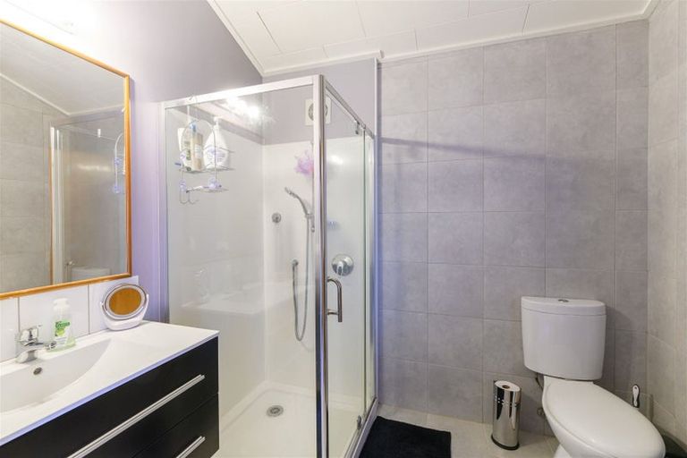 Photo of property in 19 Dudding Avenue, Northcote, Auckland, 0627