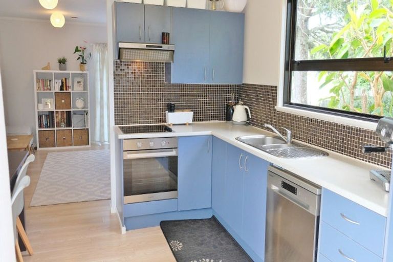 Photo of property in 1 Titchener Street, New Lynn, Auckland, 0600